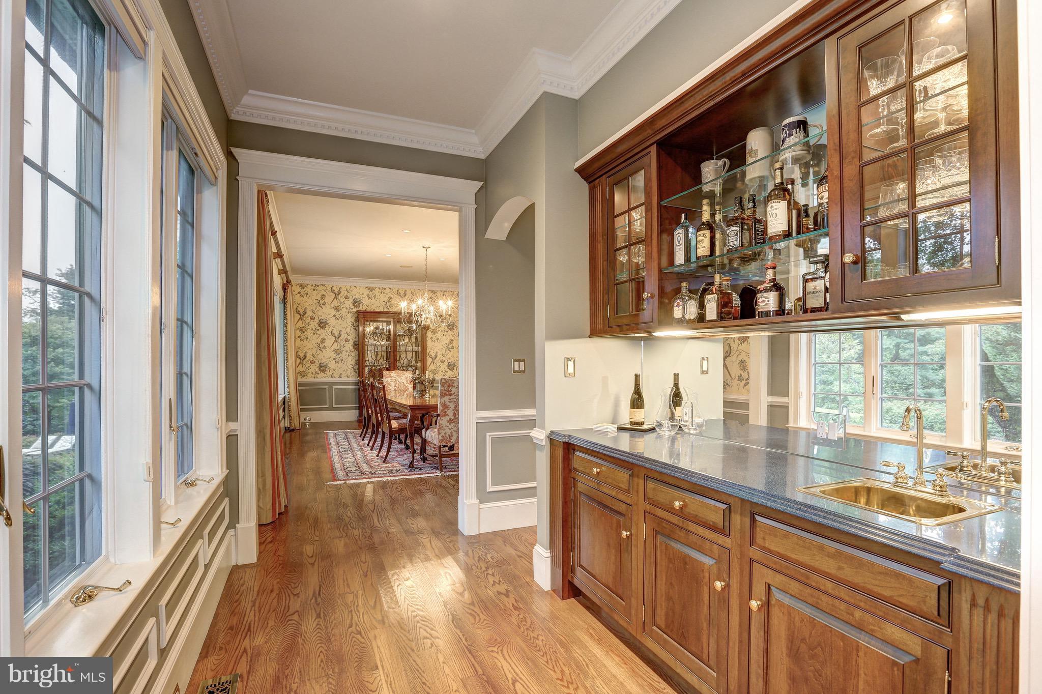 MANOR LAKE - Residential