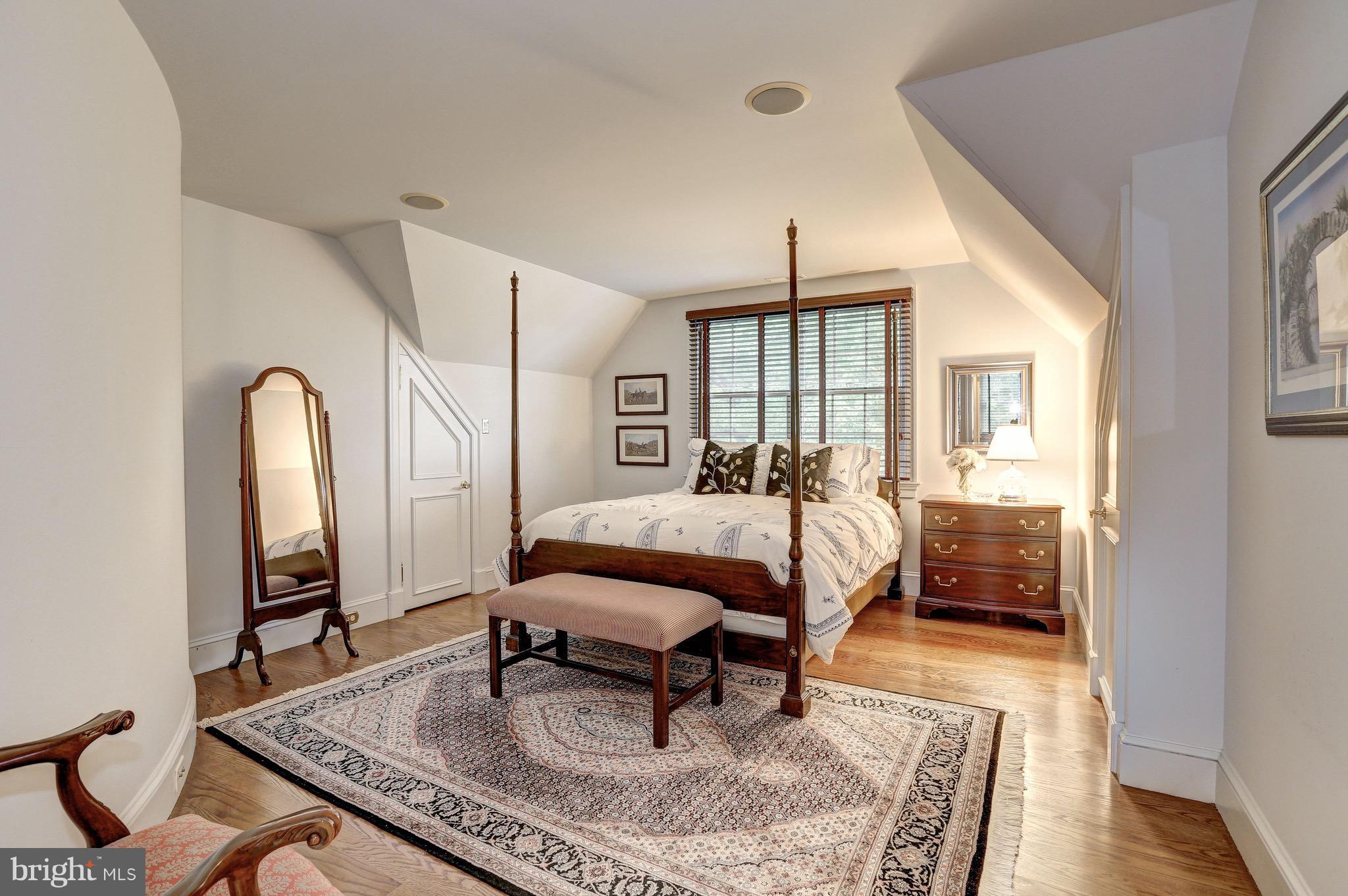 MANOR LAKE - Residential