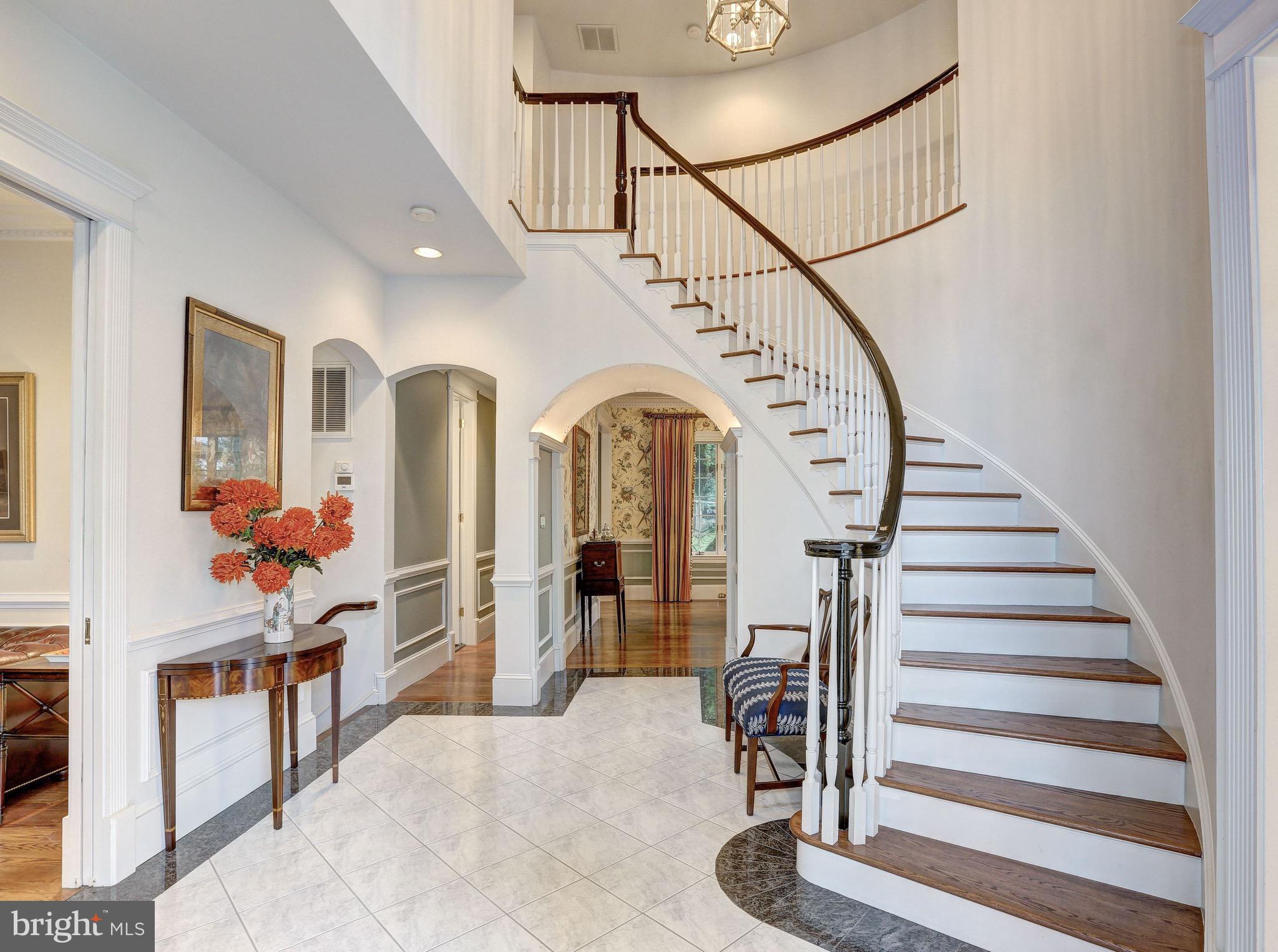 MANOR LAKE - Residential