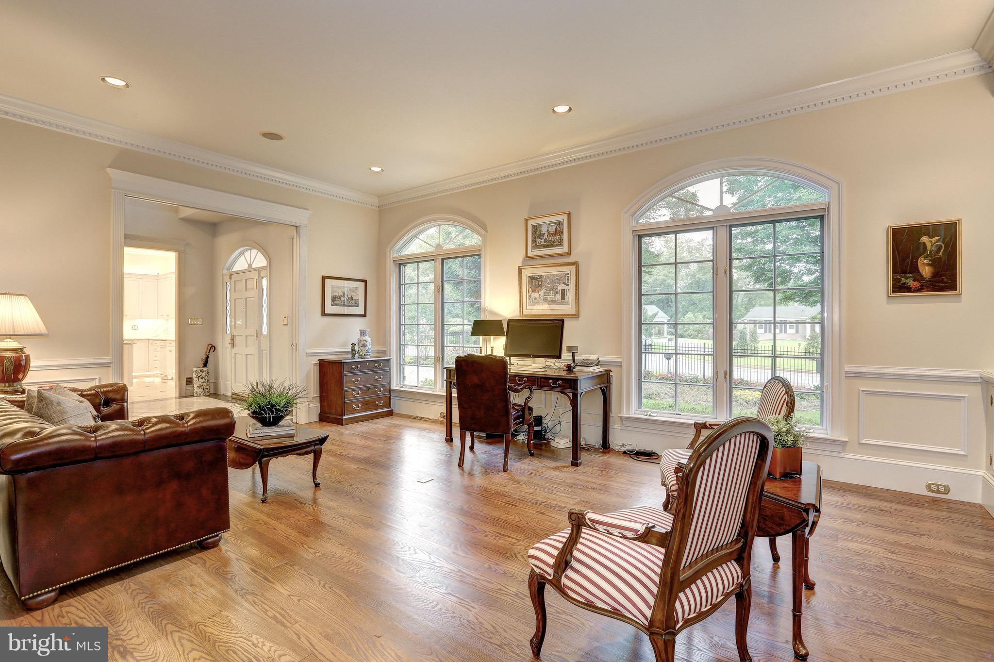 MANOR LAKE - Residential