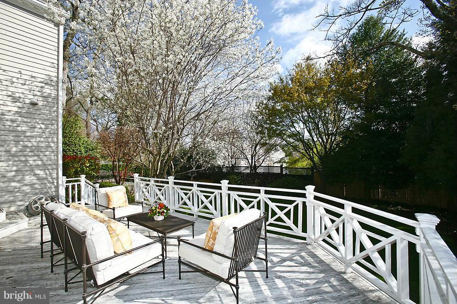 COUNTRY CLUB HILLS - Residential