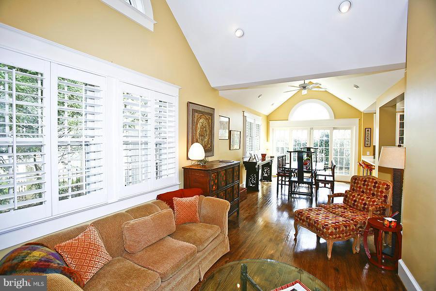 COUNTRY CLUB HILLS - Residential