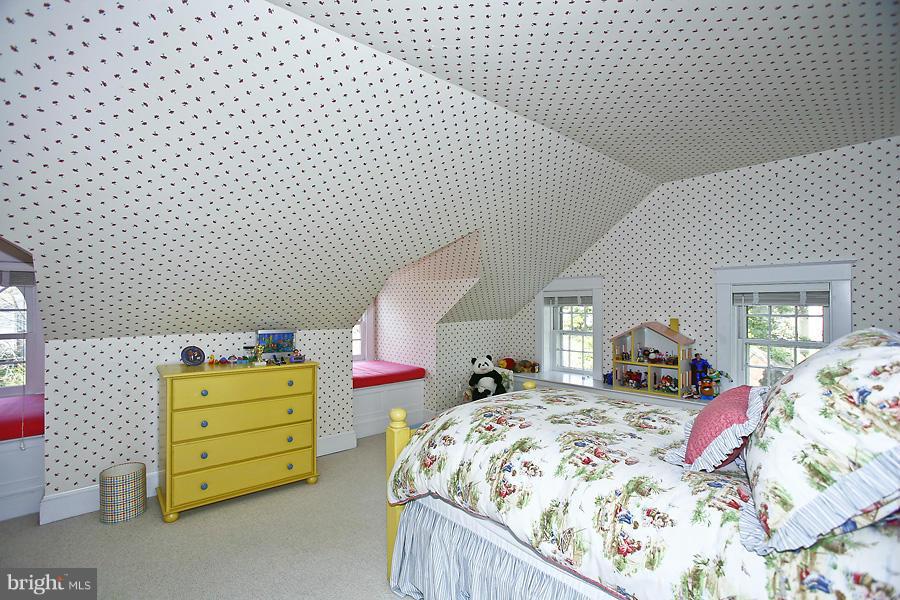 COUNTRY CLUB HILLS - Residential