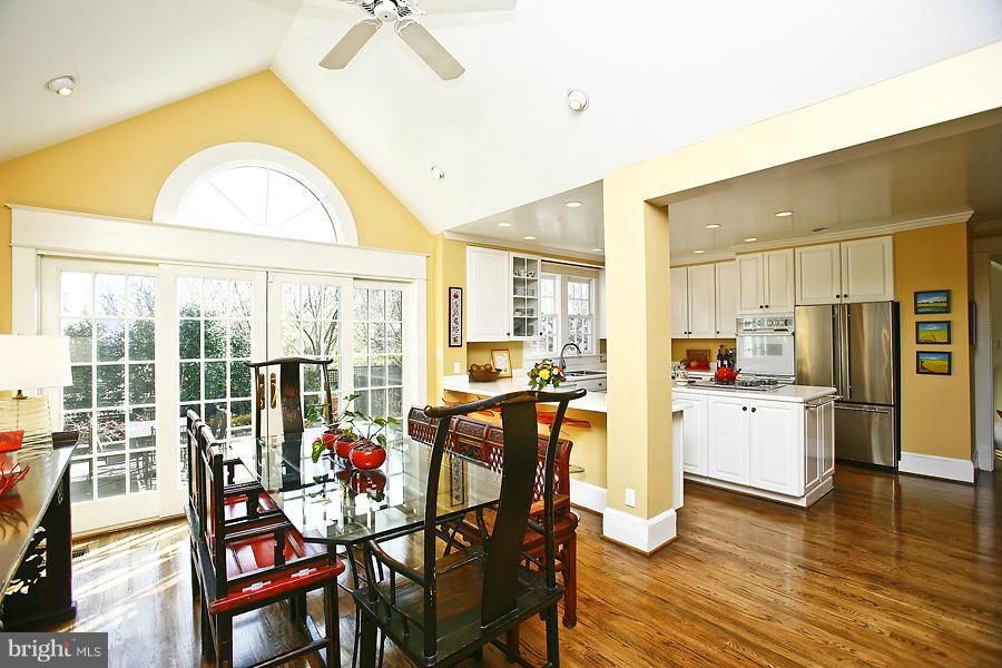 COUNTRY CLUB HILLS - Residential