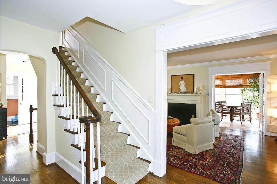 COUNTRY CLUB HILLS - Residential