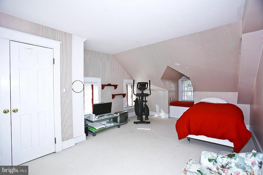 COUNTRY CLUB HILLS - Residential