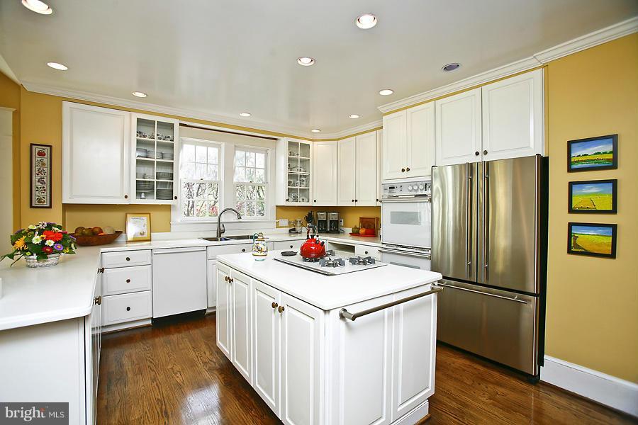 COUNTRY CLUB HILLS - Residential