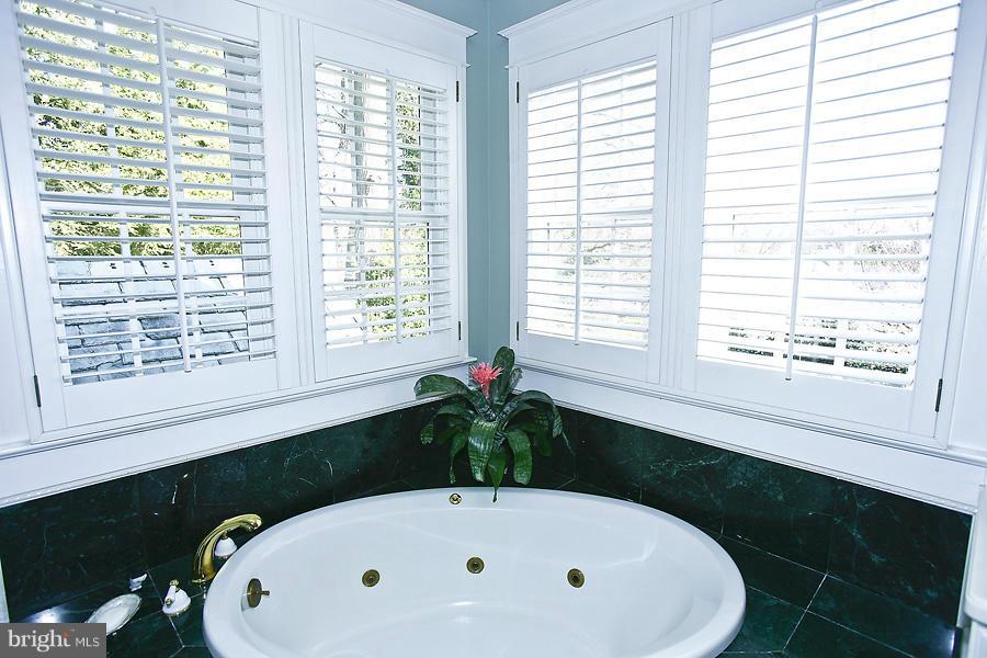 COUNTRY CLUB HILLS - Residential