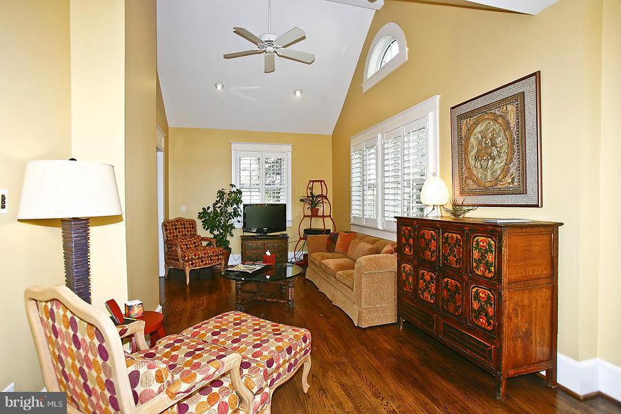 COUNTRY CLUB HILLS - Residential