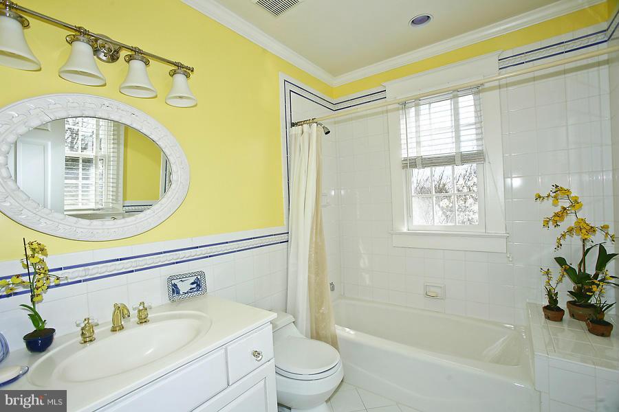 COUNTRY CLUB HILLS - Residential