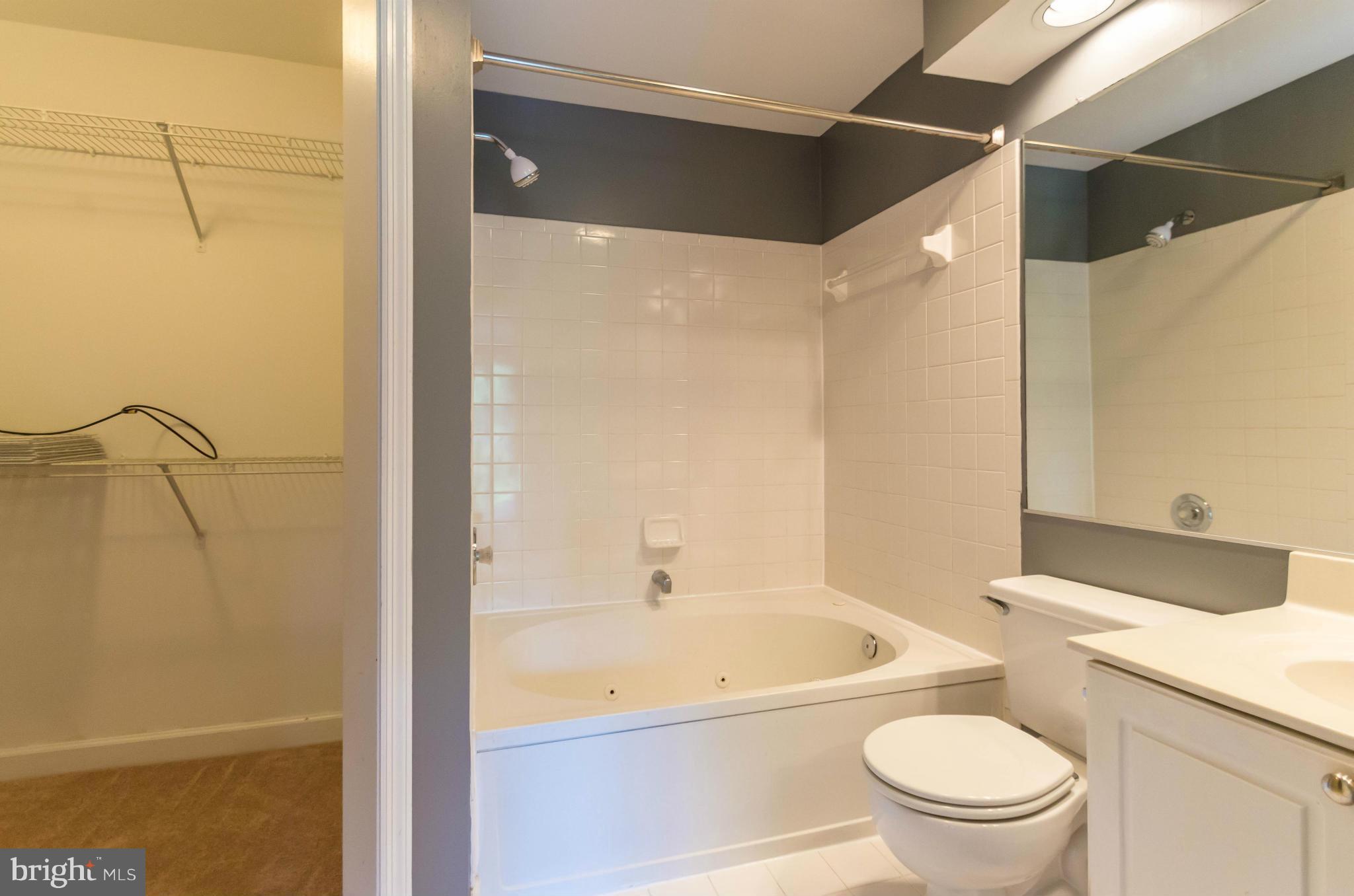 FALLS GABLE - Residential Lease