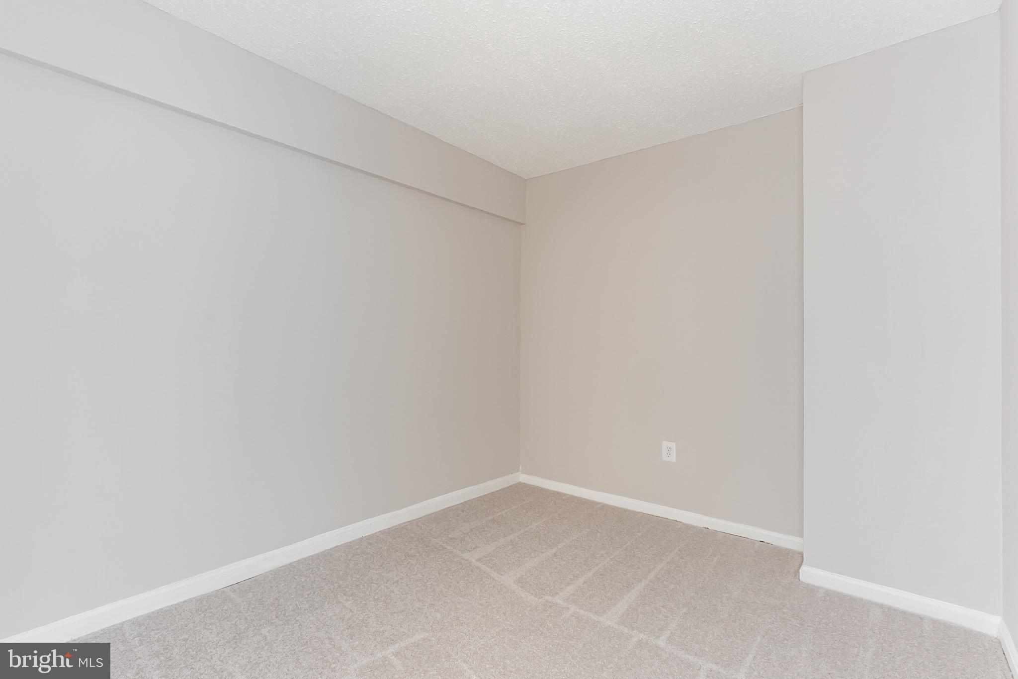 VALLEY STREAM ESTATES - Residential