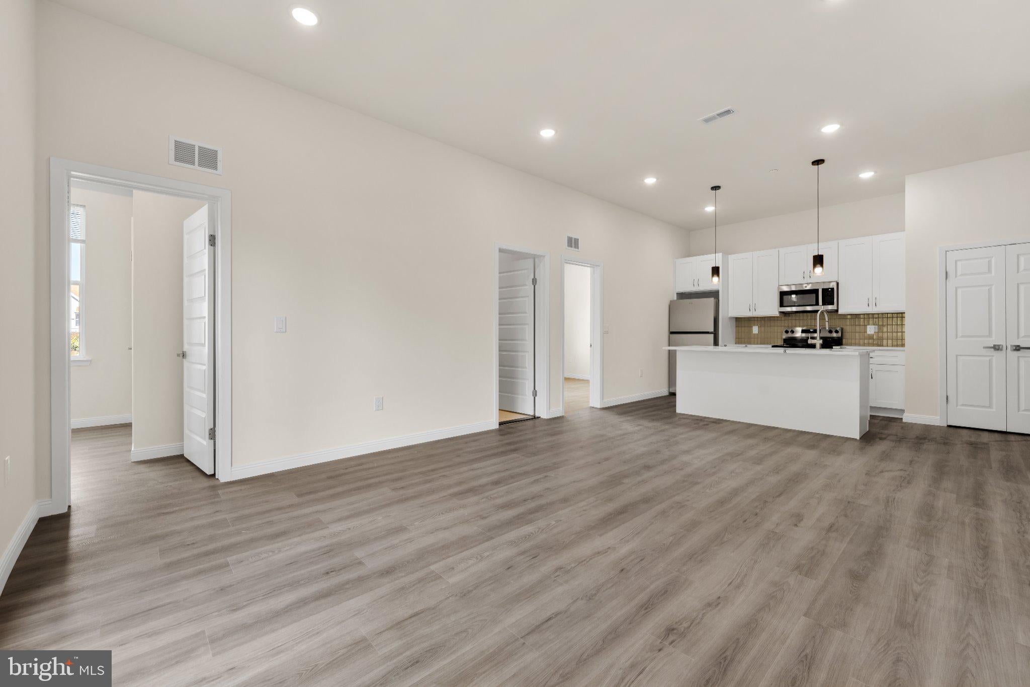 7513 DICKS AVENUE