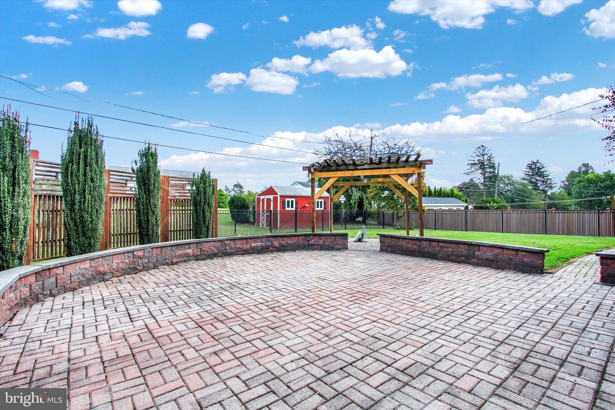 EASTLAND HILLS - Residential