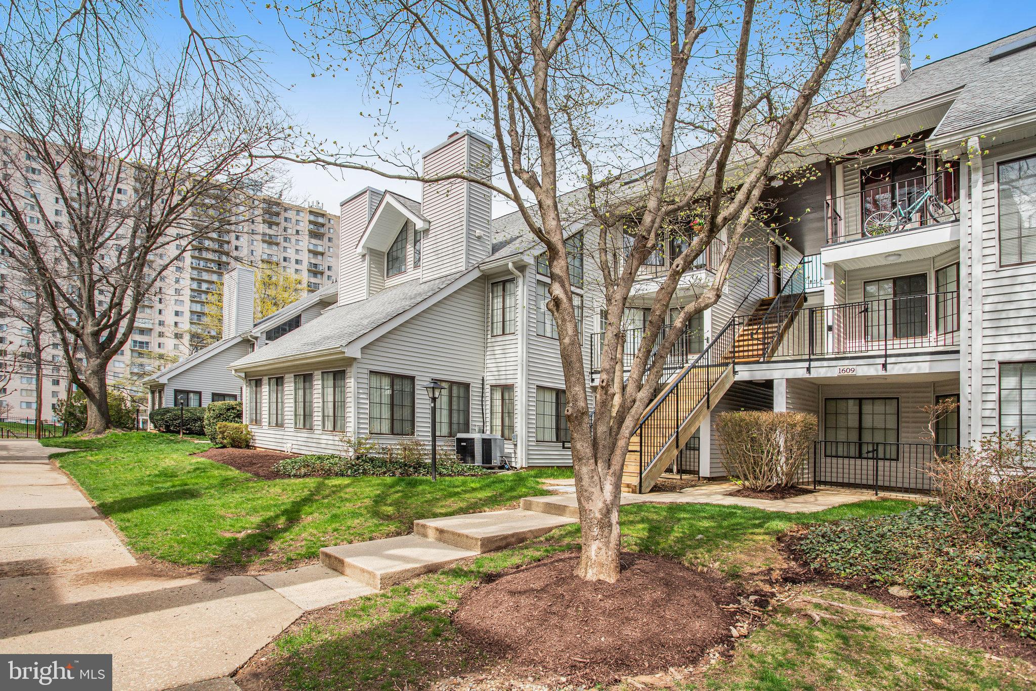 1609 CARRIAGE HOUSE TERRACE C
