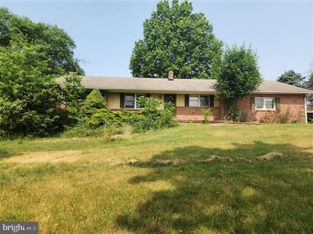 Photo of 7 CAMELIA LN, HOLTWOOD, PA 17532 (MLS # PALA2038570)