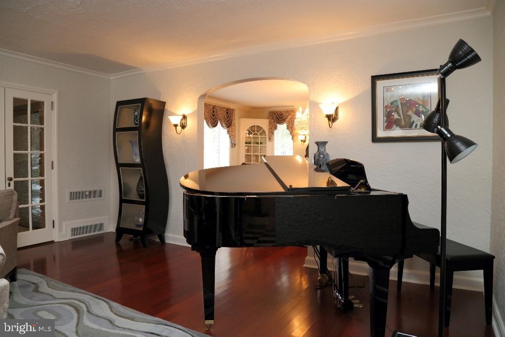 SCHOOL LANE HILLS - Residential