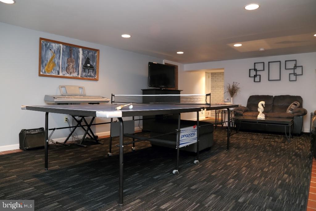 SCHOOL LANE HILLS - Residential