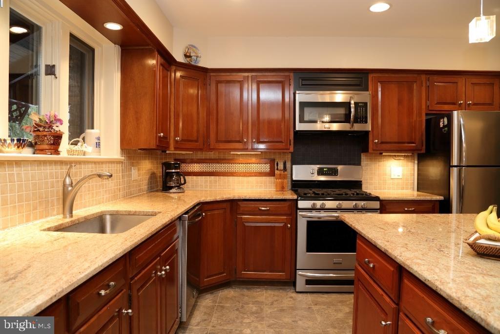 SCHOOL LANE HILLS - Residential