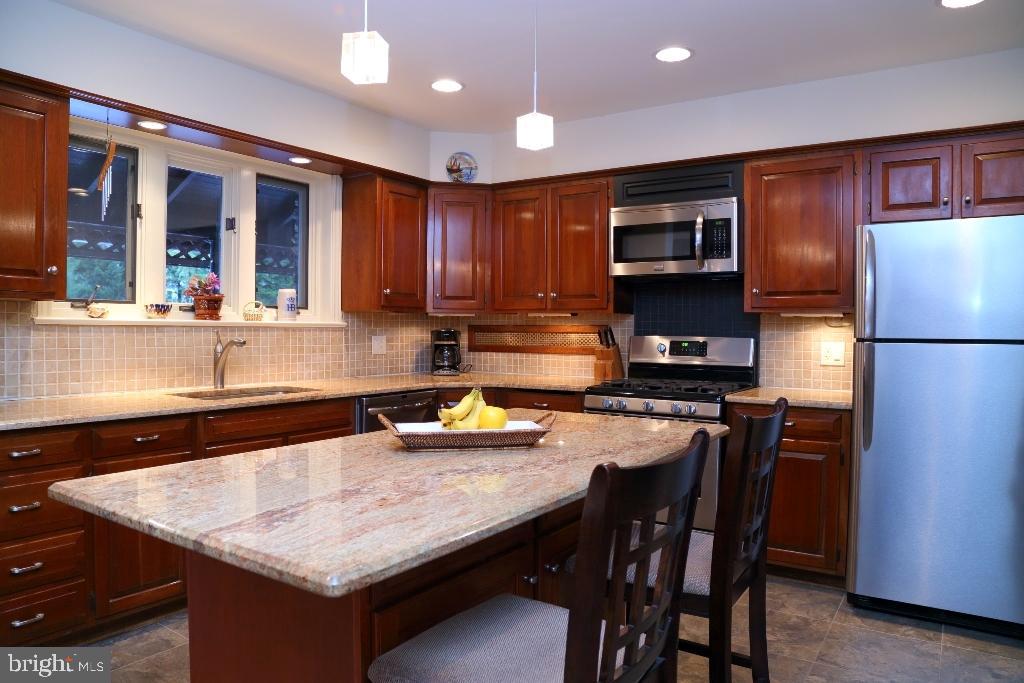 SCHOOL LANE HILLS - Residential