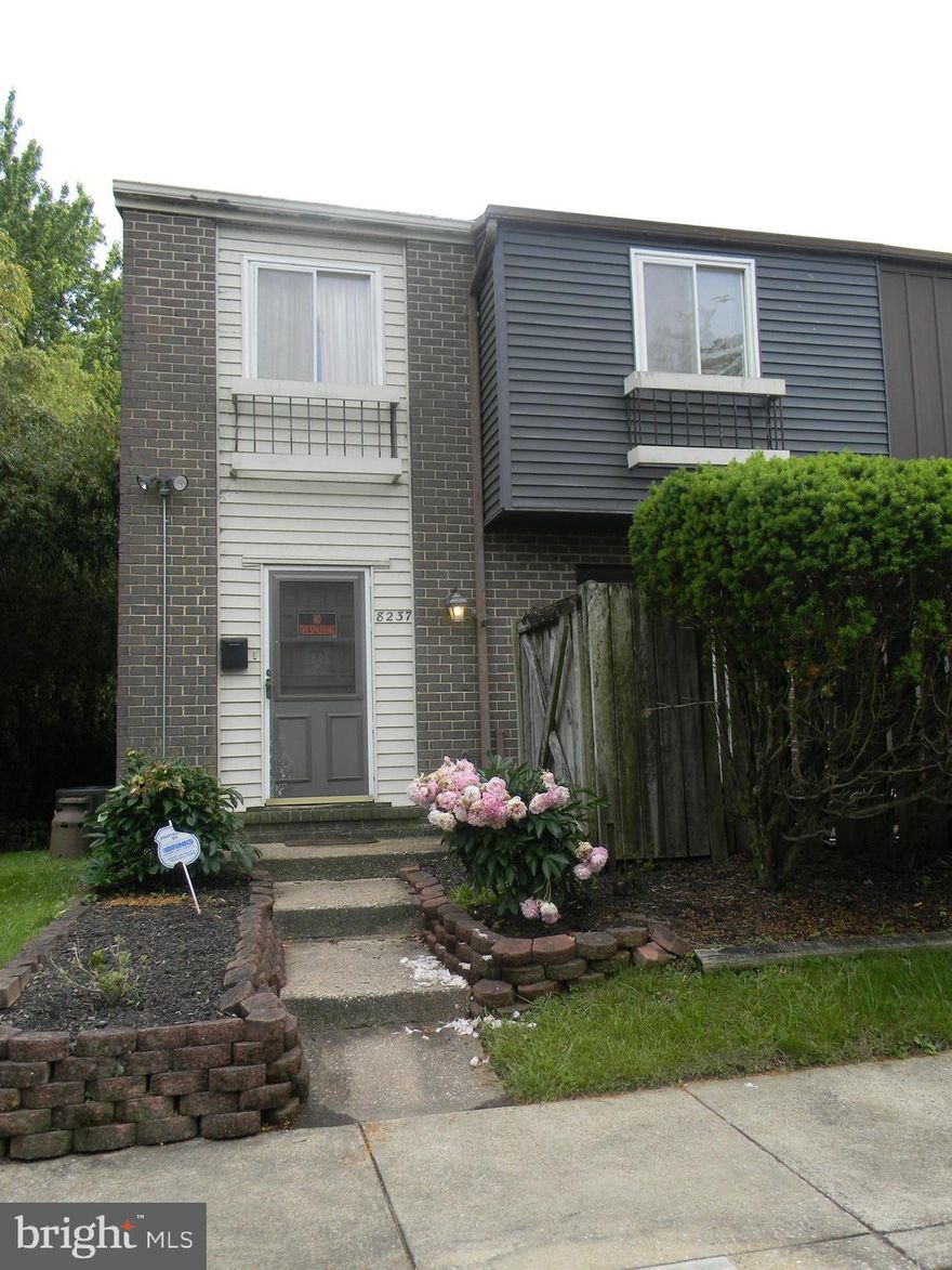 GREAT INVESTMENT OPPORTUNITY! MAKE YOUR APPT. TODAY TO VIEW THIS SPACIOUS EOG 3 BEDROOM, 2.5 BATH TOWNHOME IN NEED OF TLC! BIG TICKET ITEMS HAVE BEEN REPLACED SUCH AS ROOF AND HVAC. EZ2C!
* FLOOD INSURANCE IS REQUIRED FOR THIS PROPERTY.
* SOLD IN "AS-IS" CONDITION!