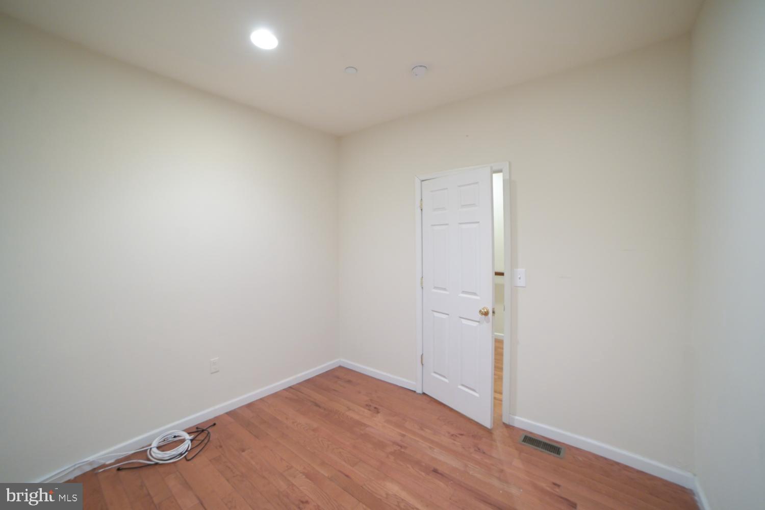 TEMPLE UNIVERSITY - Residential Lease