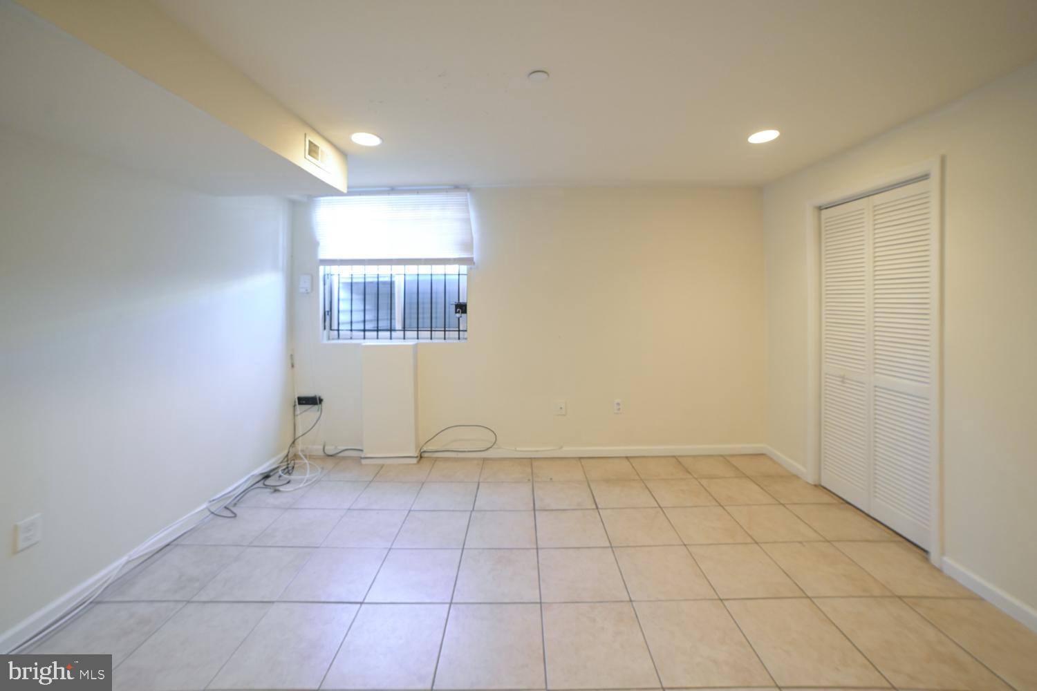 TEMPLE UNIVERSITY - Residential Lease