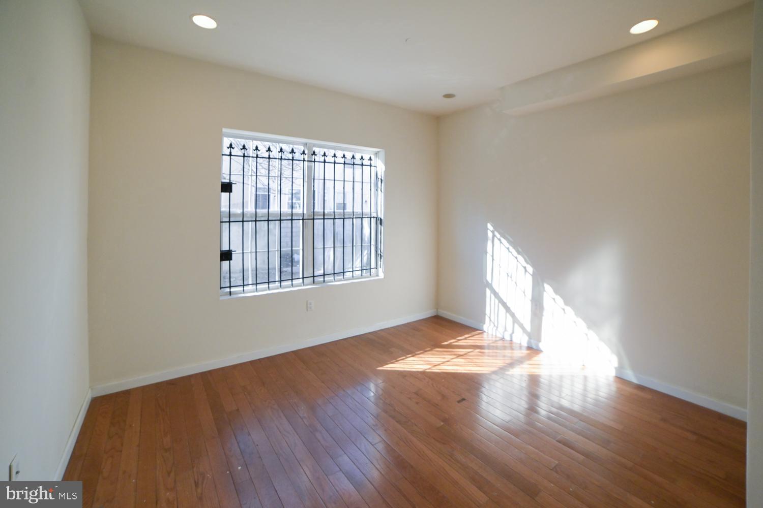 TEMPLE UNIVERSITY - Residential Lease