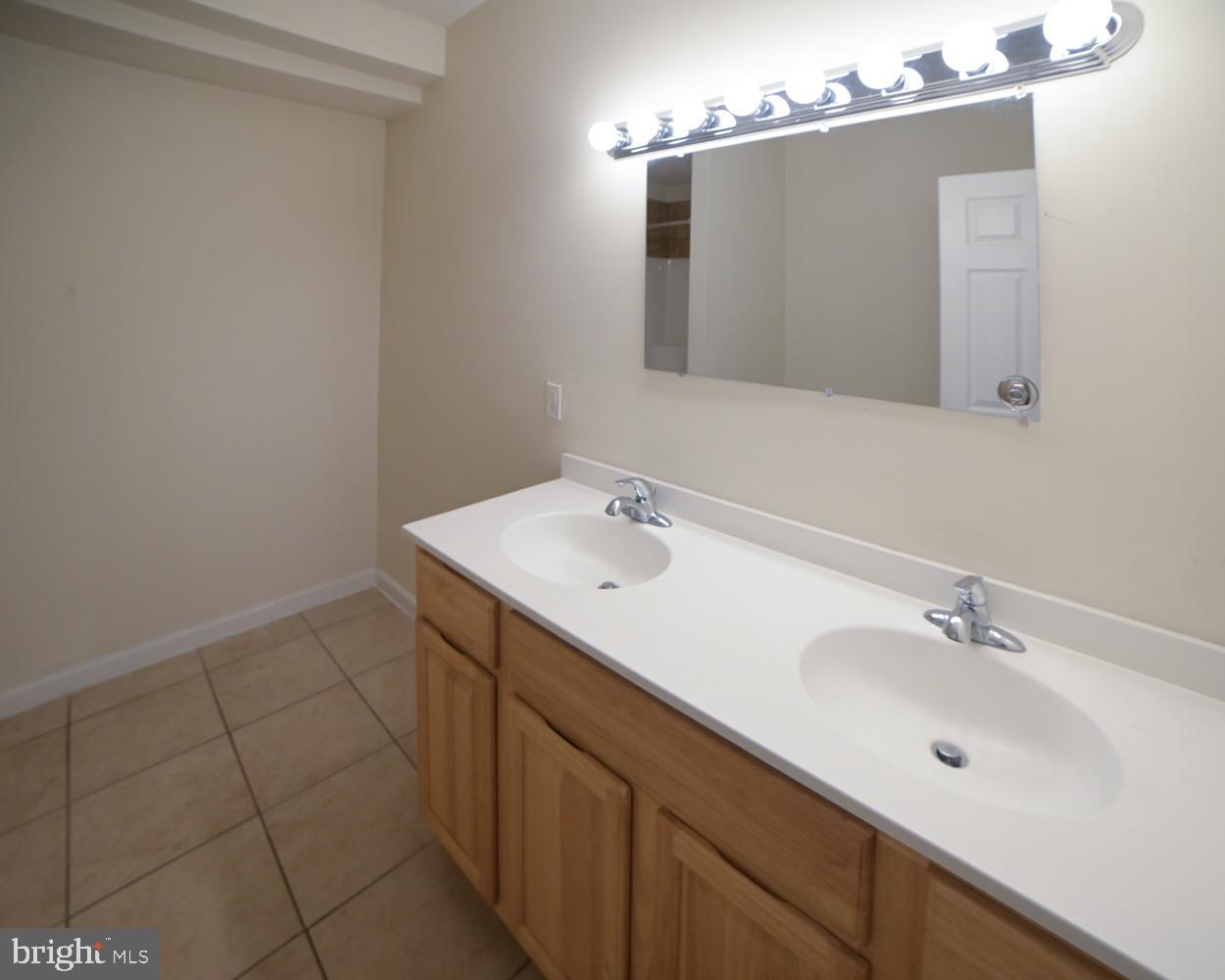 TEMPLE UNIVERSITY - Residential Lease