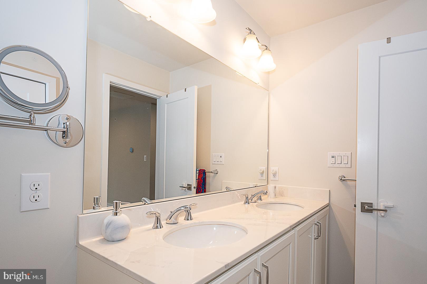 RESERVE AT CENTER SQUARE - Residential