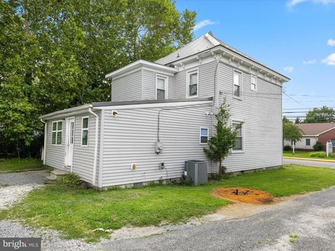Homes For Sale - 206 N Bedford Street<br/> GEORGETOWN, DE 19947