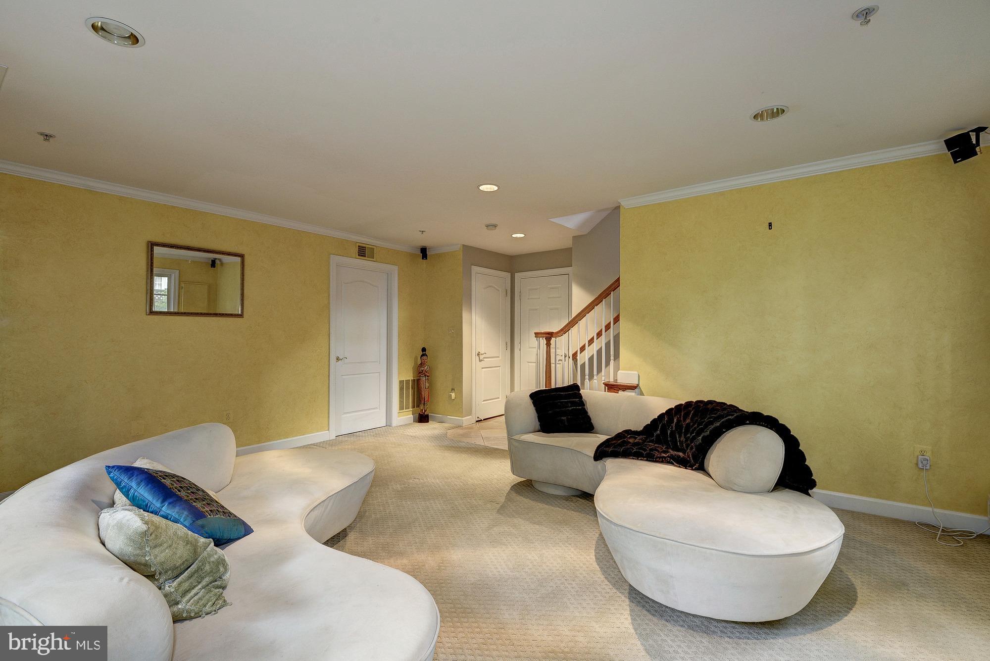 MCLEAN RIDGE - Residential Lease