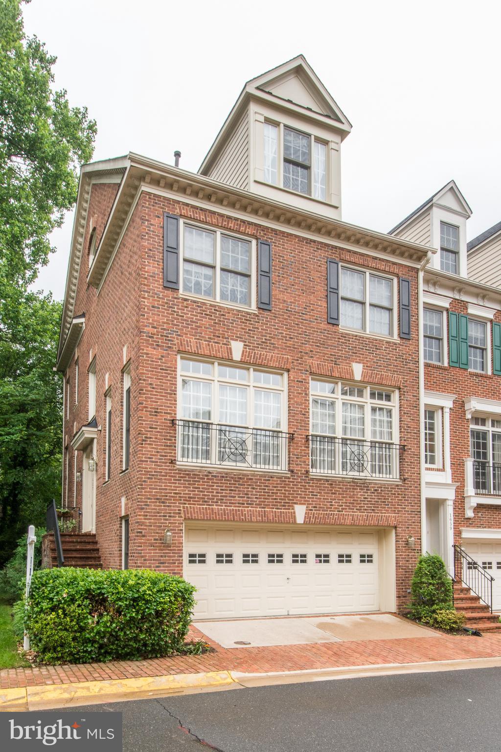 MCLEAN RIDGE - Residential Lease