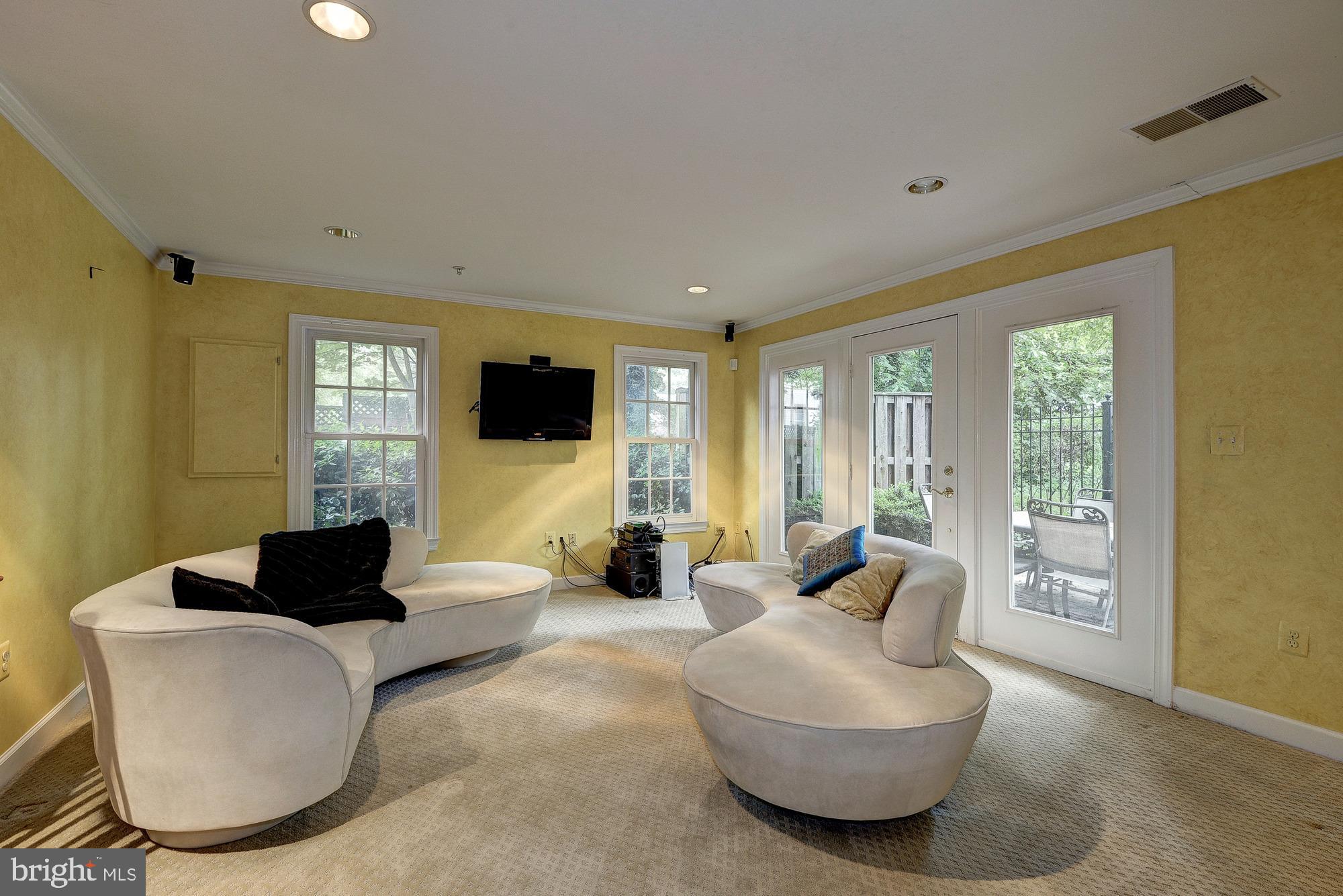 MCLEAN RIDGE - Residential Lease