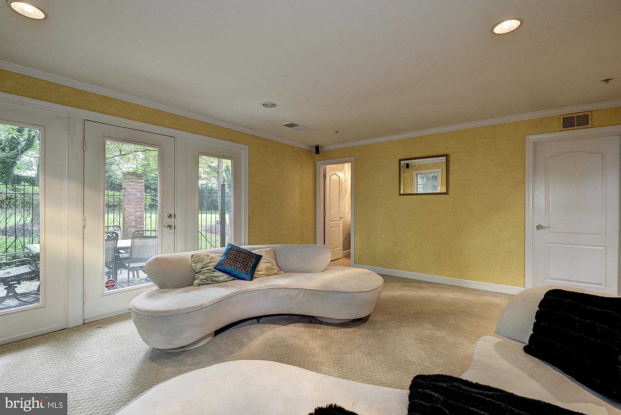 MCLEAN RIDGE - Residential Lease