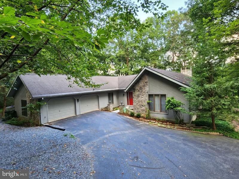 1806 LARCH CIRCLE
