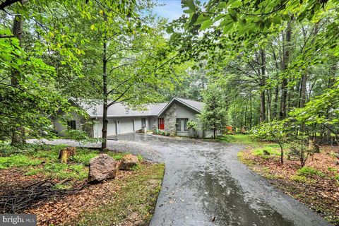 1806 LARCH CIRCLE LEBANON PA 17042
