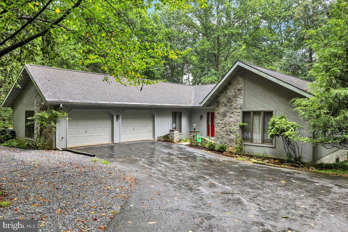 1806 LARCH CIRCLE