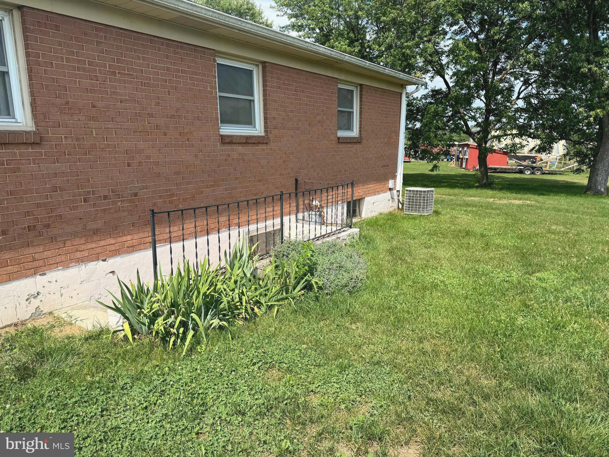735 REDBUD