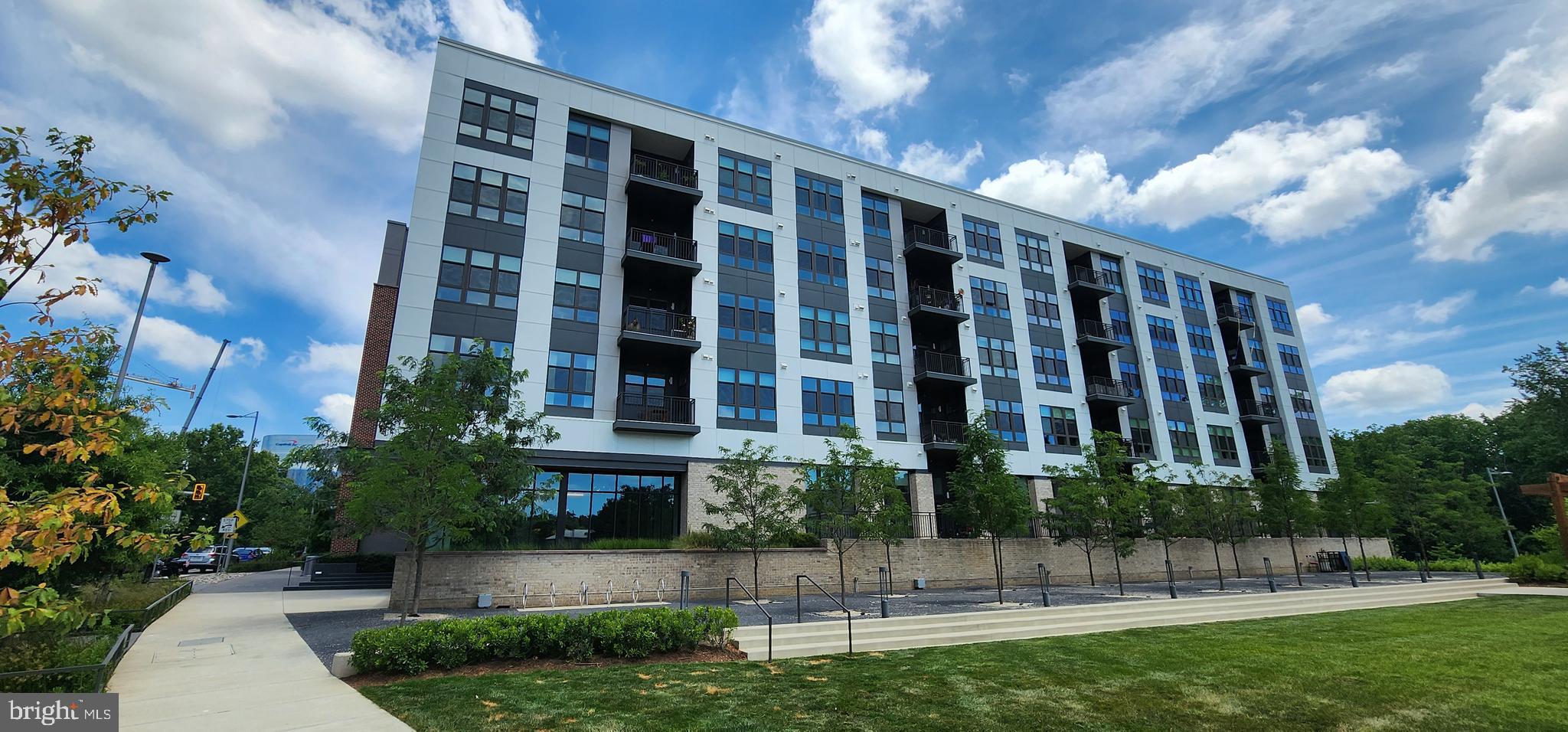 1761 OLD MEADOW ROAD 311