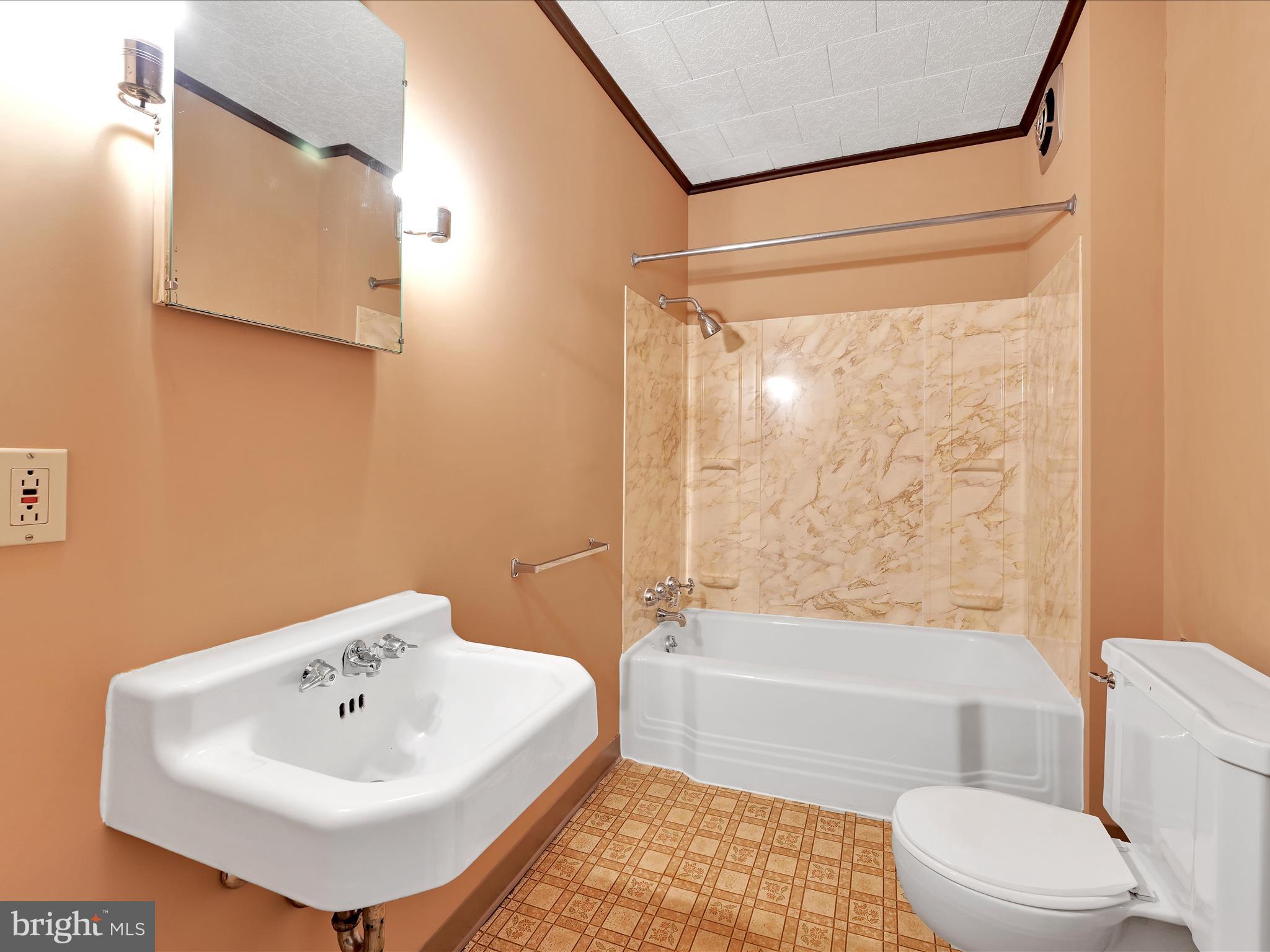 YORKVILLE - Residential