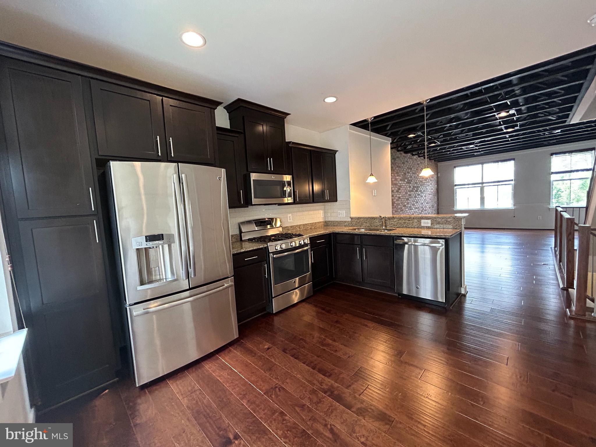 VILLAGE AT WOODSTREAM - Residential Lease