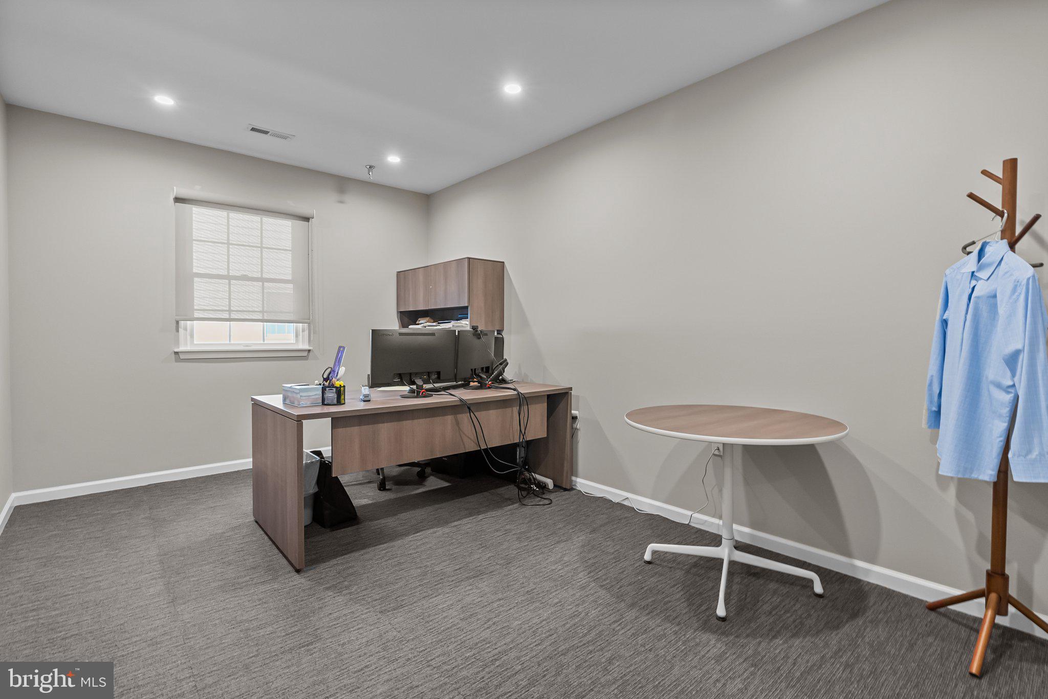 NEWTOWN BUSINESS COM - Commercial Lease