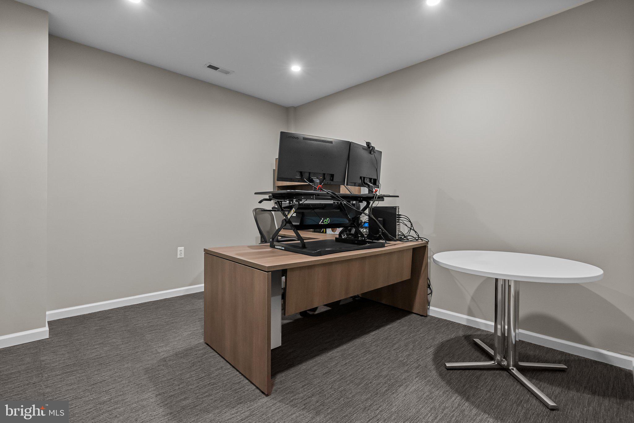 NEWTOWN BUSINESS COM - Commercial Lease