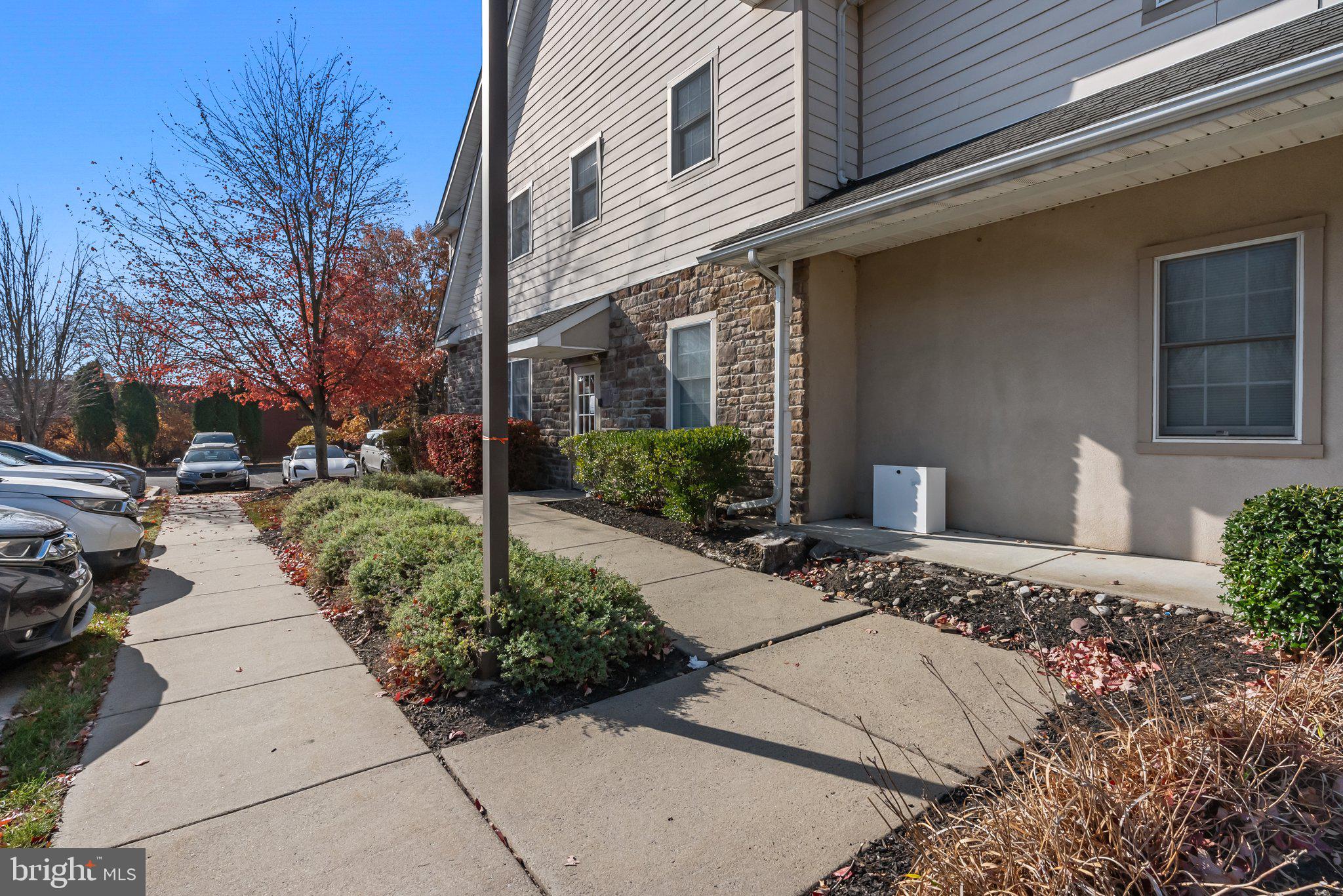 NEWTOWN BUSINESS COM - Commercial Lease