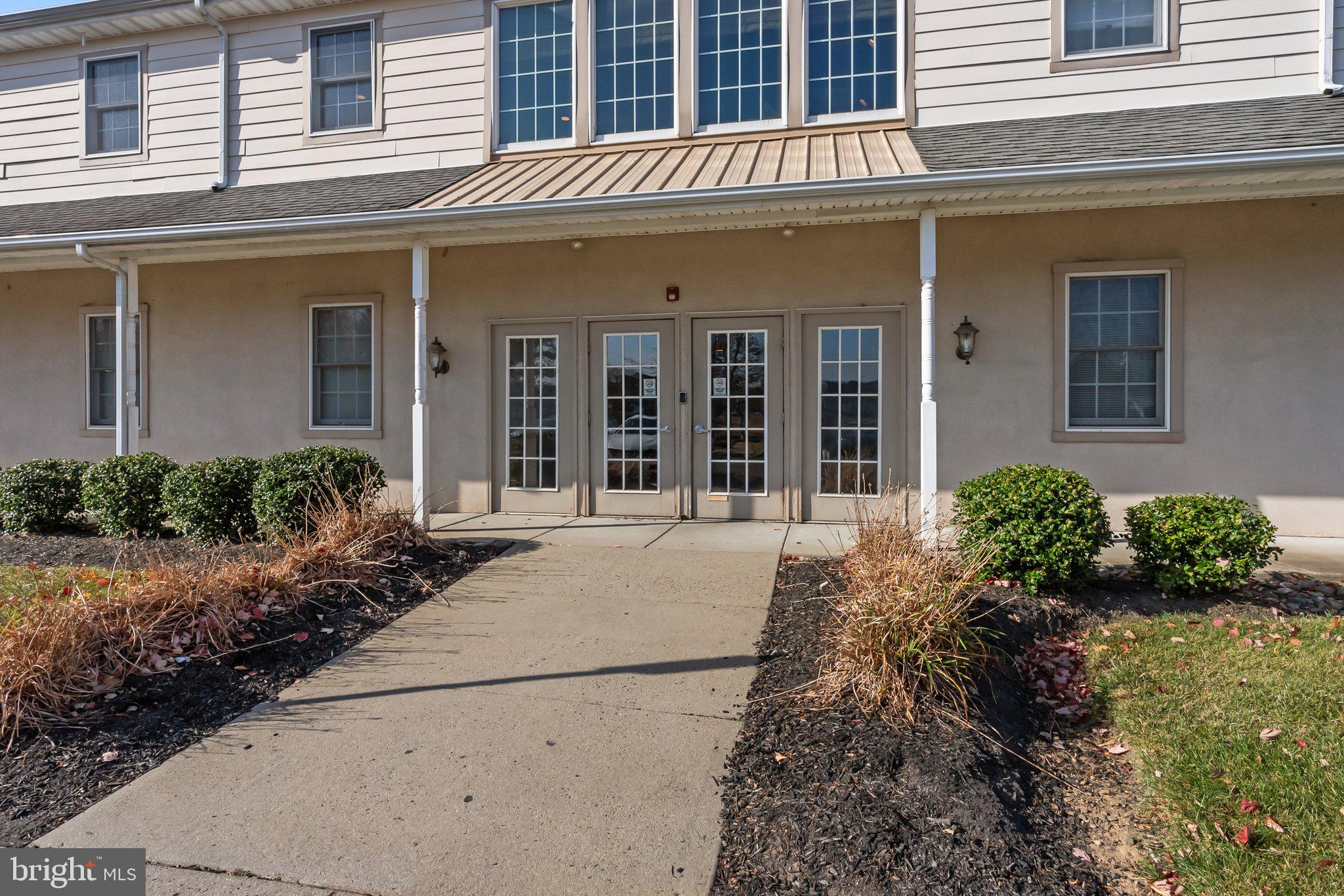 NEWTOWN BUSINESS COM - Commercial Lease