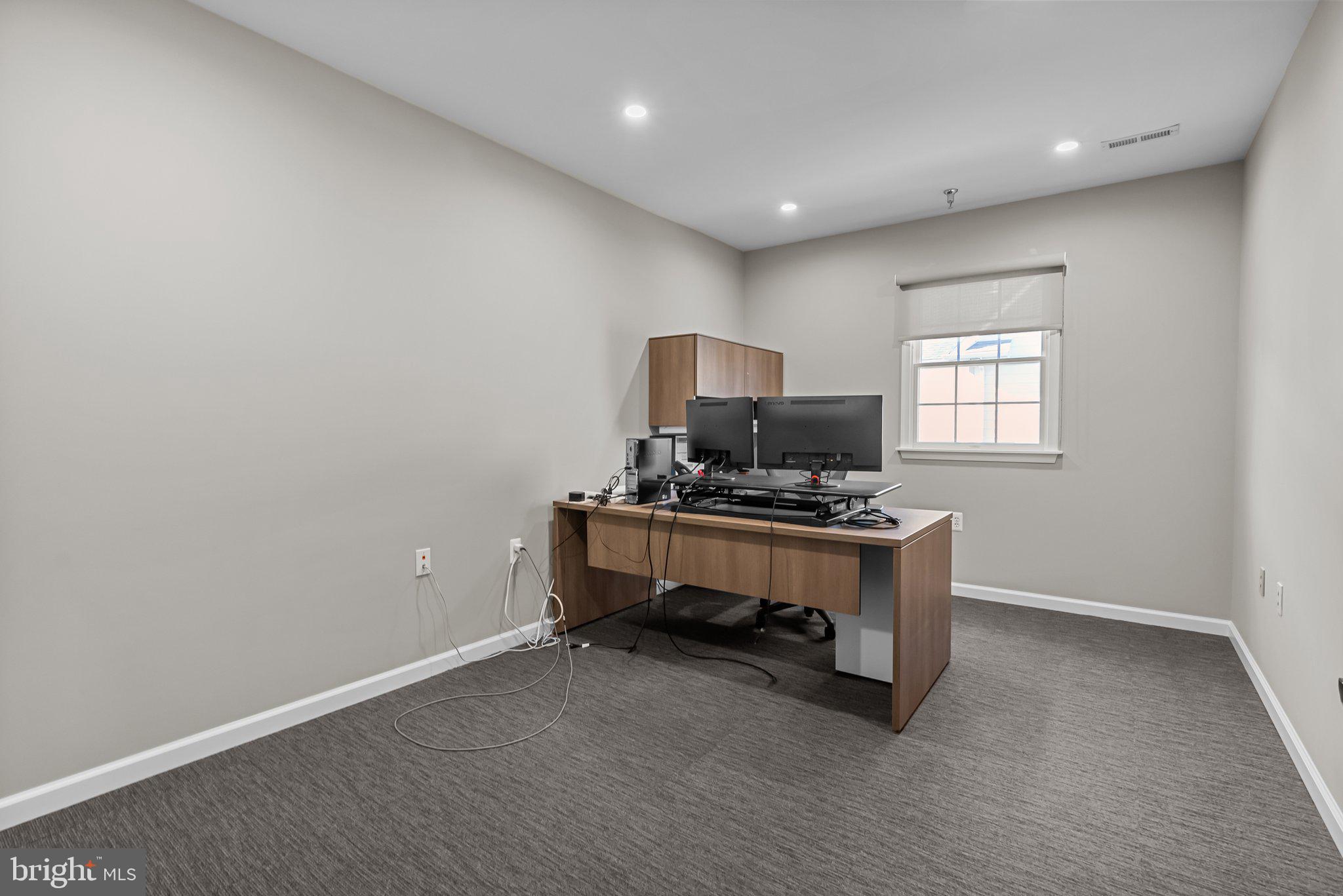 NEWTOWN BUSINESS COM - Commercial Lease