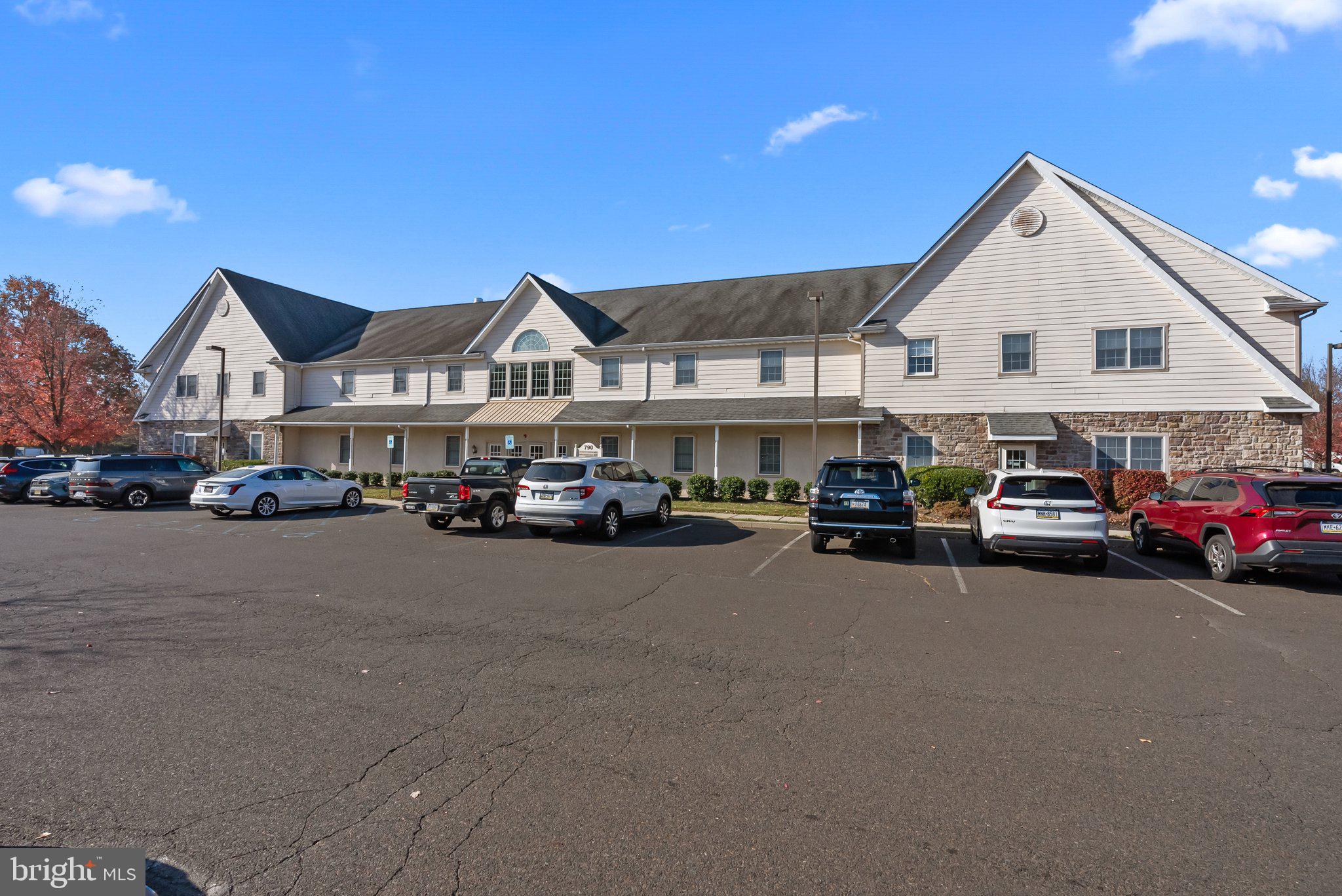 NEWTOWN BUSINESS COM - Commercial Lease