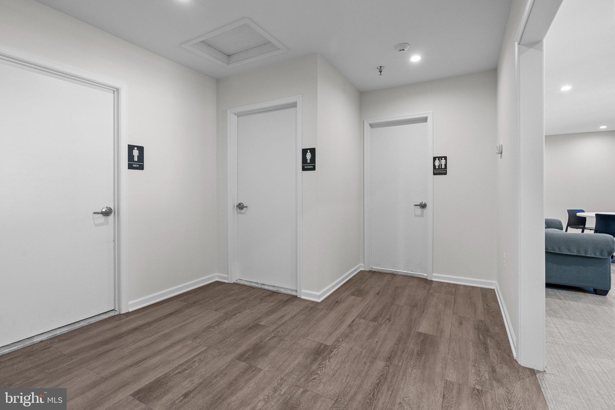 NEWTOWN BUSINESS COM - Commercial Lease