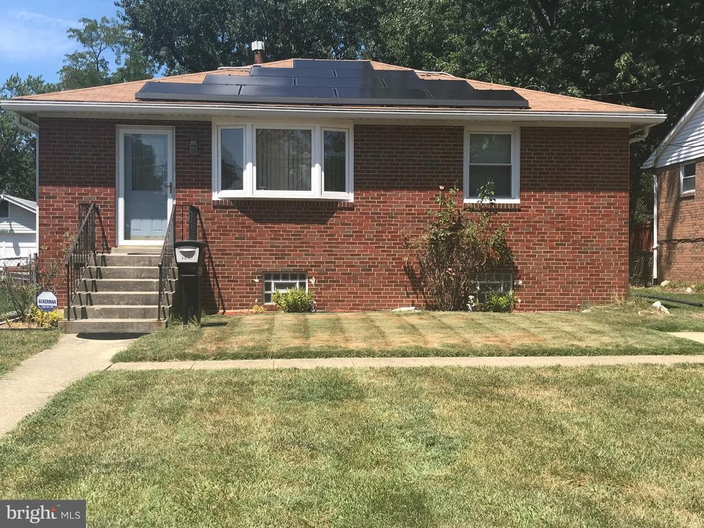 Photo of 4632 Lacy Avenue, SUITLAND, MD 20746 (MLS # MDPG2178658)